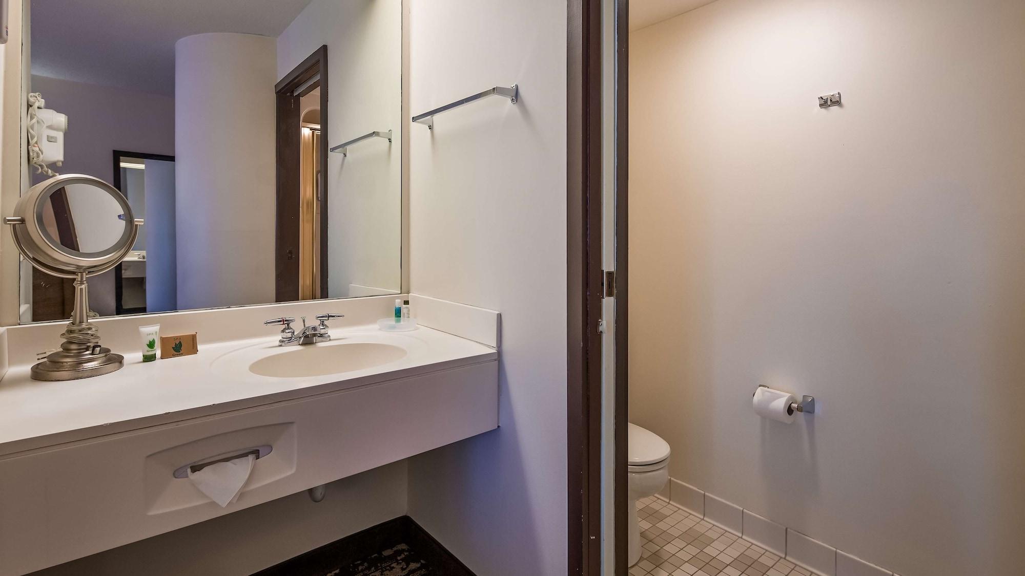 Charlevoix Inn & Suites Surestay Collection By Best Western Eksteriør bilde