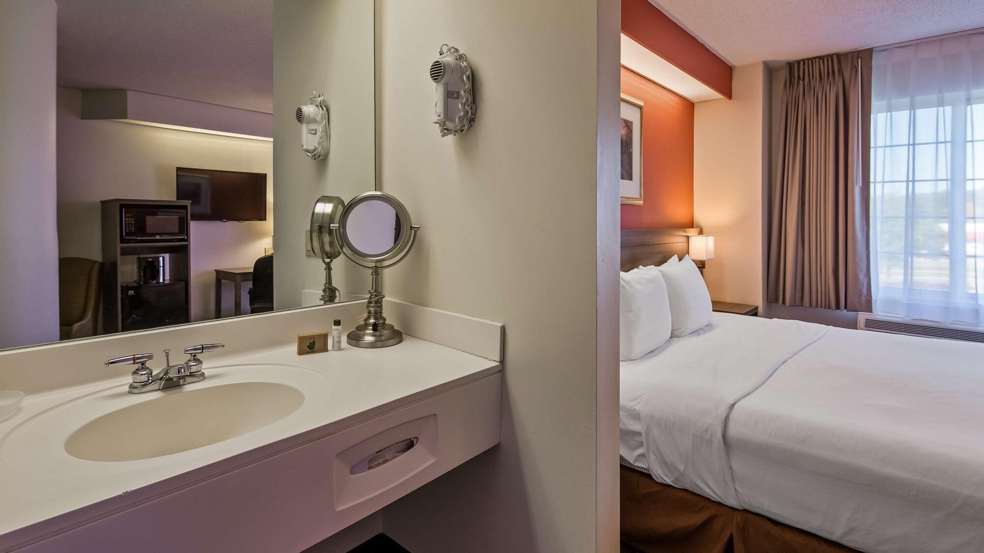 Charlevoix Inn & Suites Surestay Collection By Best Western Eksteriør bilde