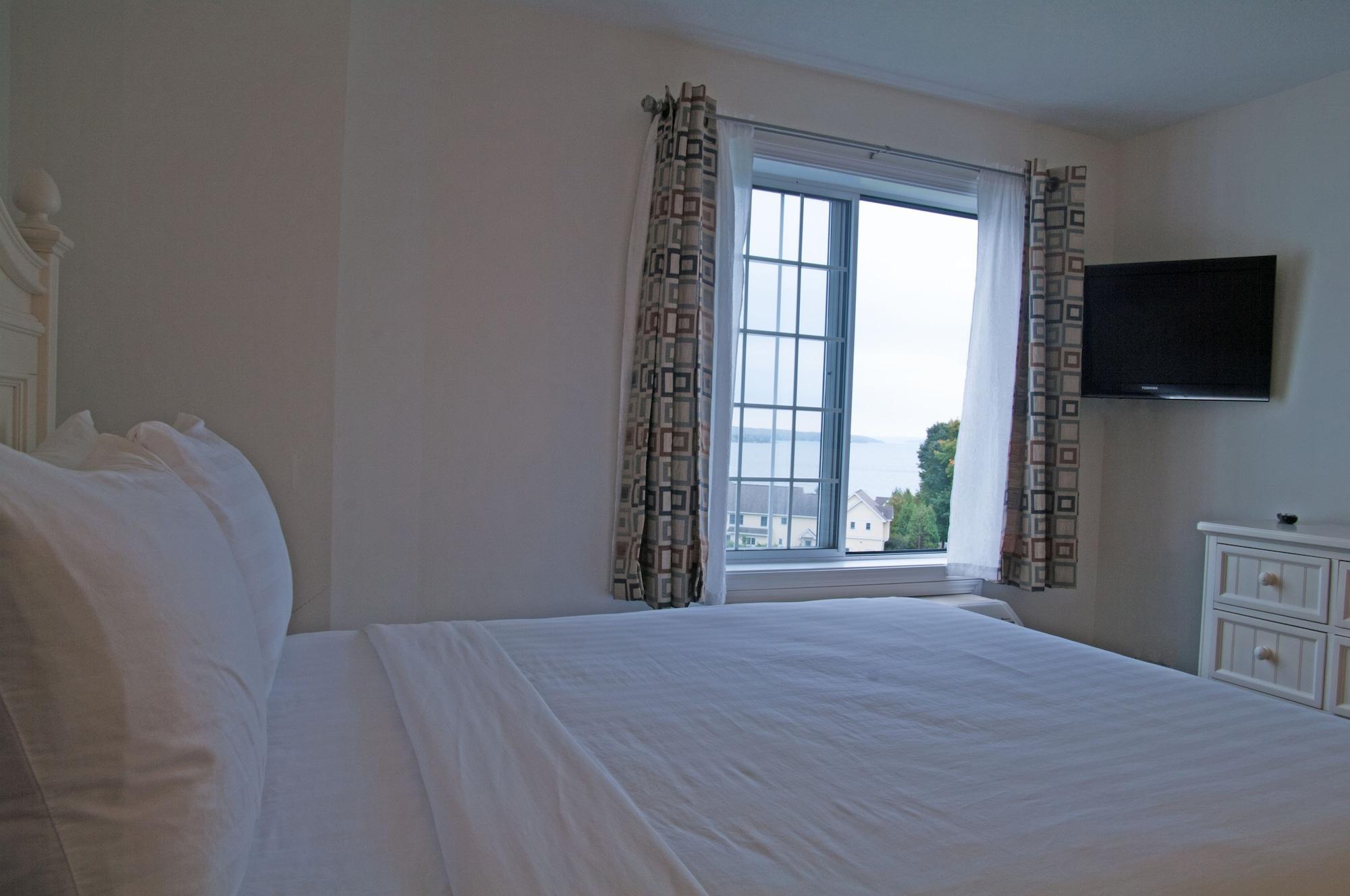 Charlevoix Inn & Suites Surestay Collection By Best Western Eksteriør bilde
