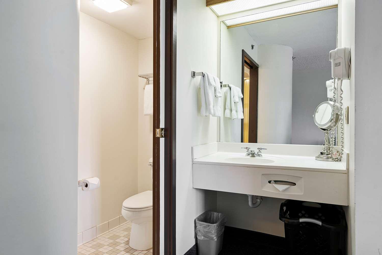 Charlevoix Inn & Suites Surestay Collection By Best Western Eksteriør bilde