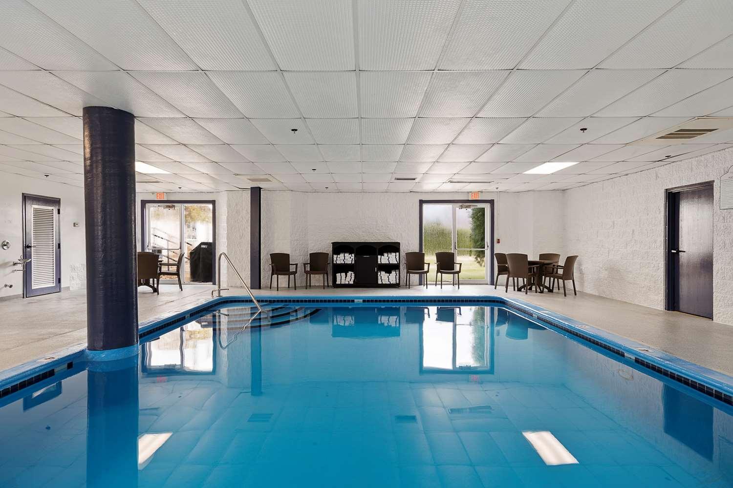 Charlevoix Inn & Suites Surestay Collection By Best Western Eksteriør bilde