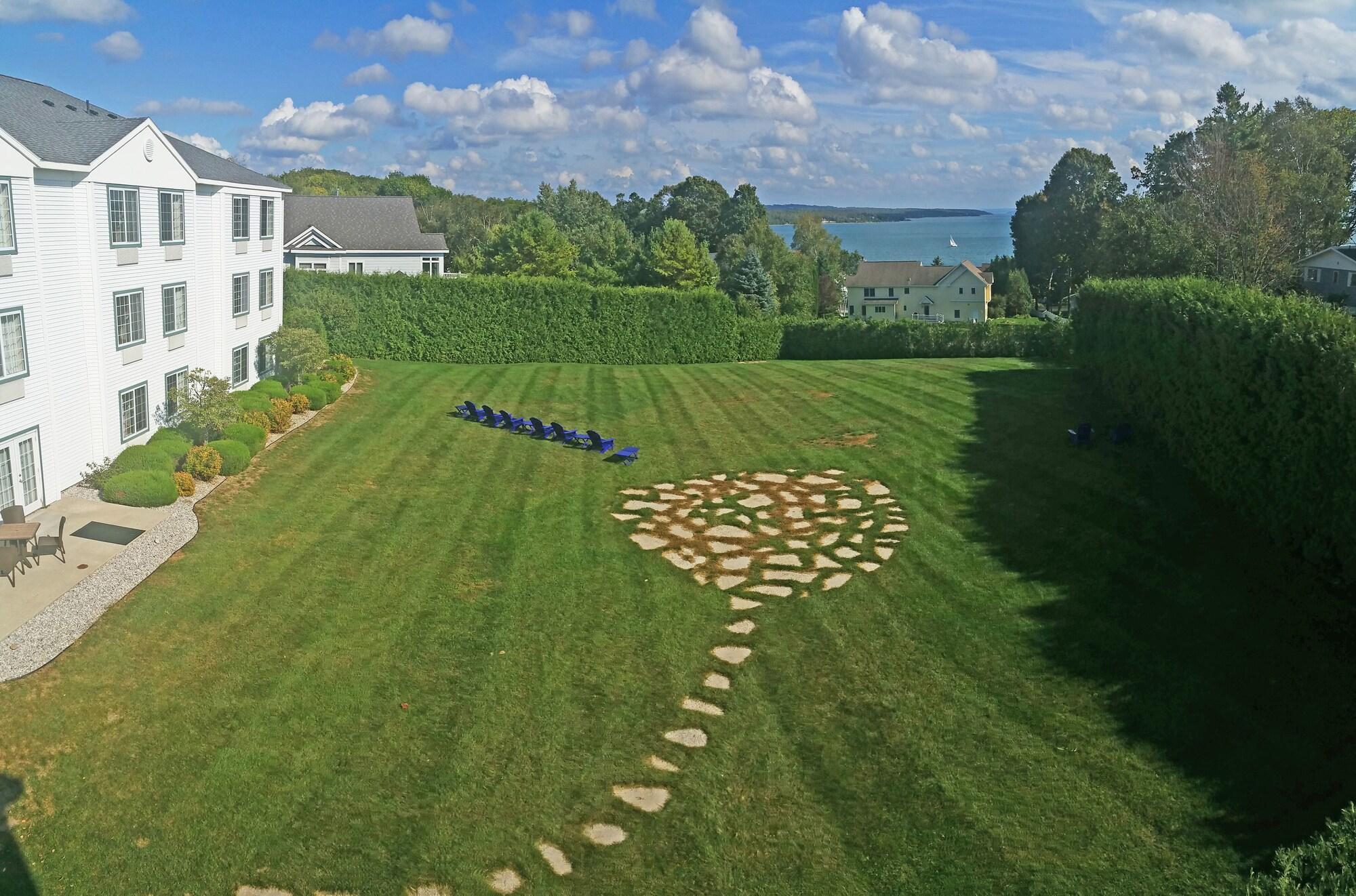 Charlevoix Inn & Suites Surestay Collection By Best Western Eksteriør bilde