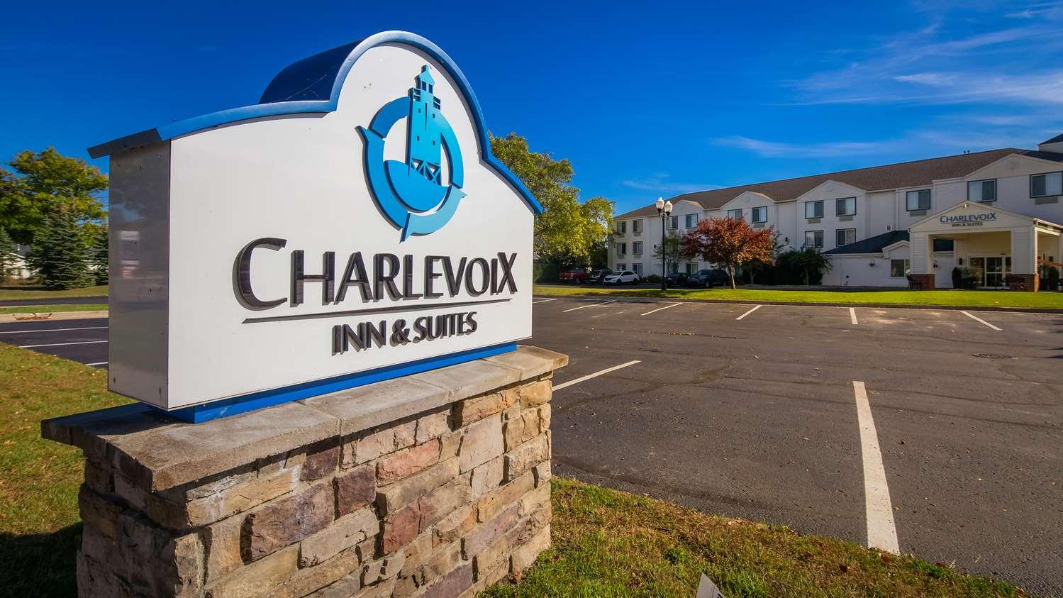 Charlevoix Inn & Suites Surestay Collection By Best Western Eksteriør bilde