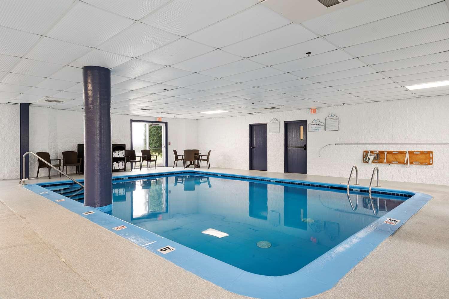 Charlevoix Inn & Suites Surestay Collection By Best Western Eksteriør bilde
