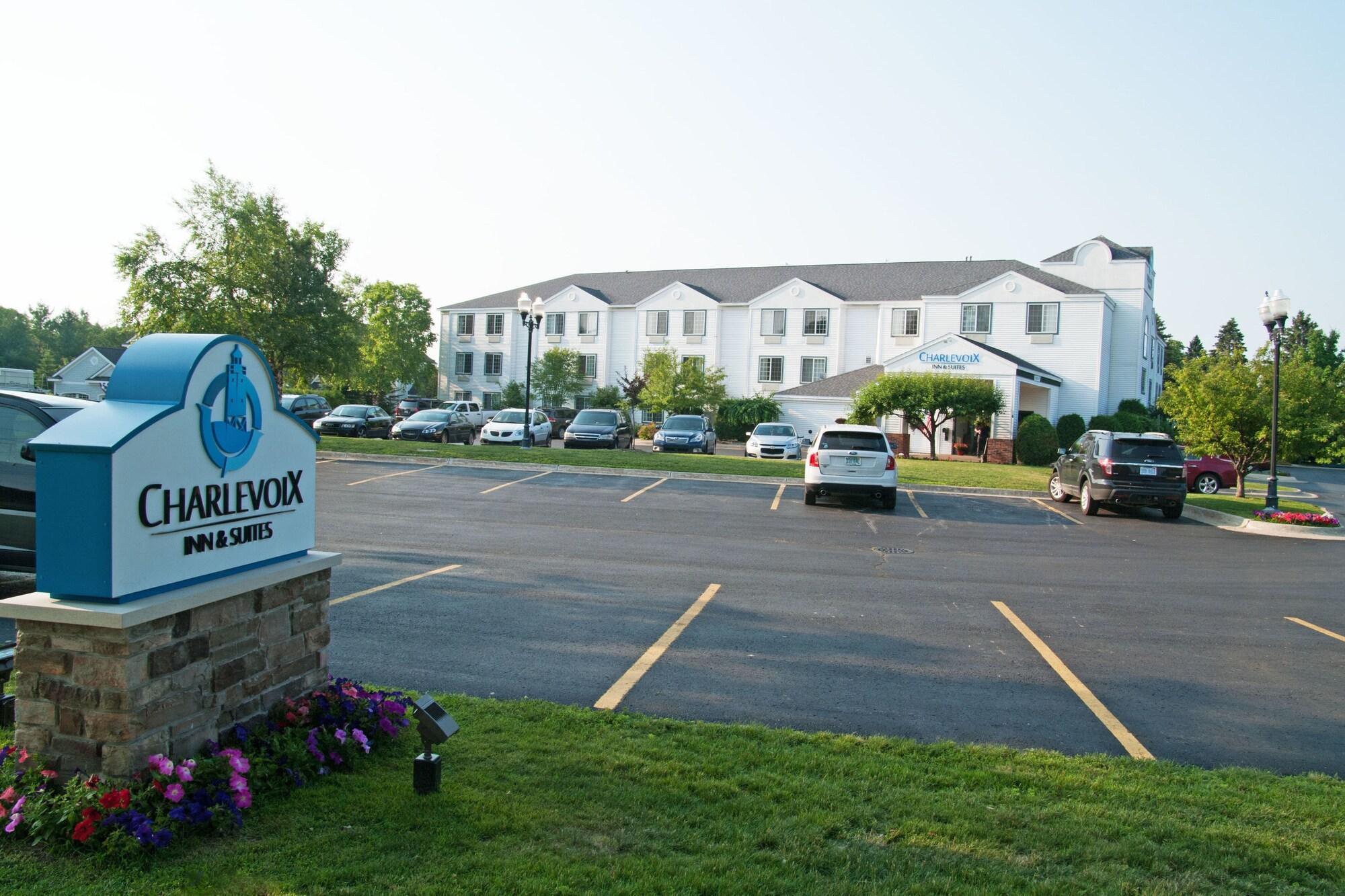 Charlevoix Inn & Suites Surestay Collection By Best Western Eksteriør bilde
