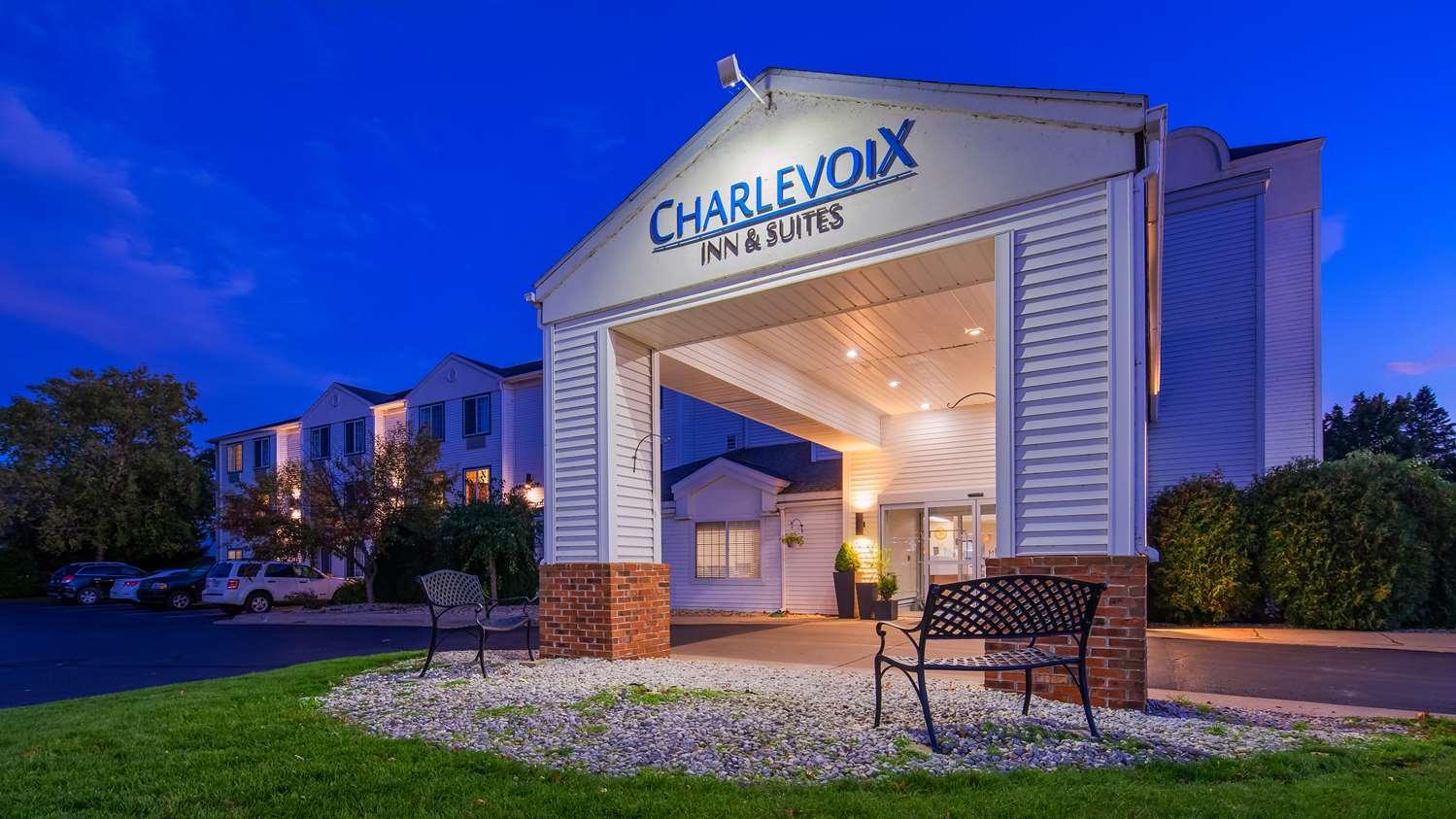 Charlevoix Inn & Suites Surestay Collection By Best Western Eksteriør bilde
