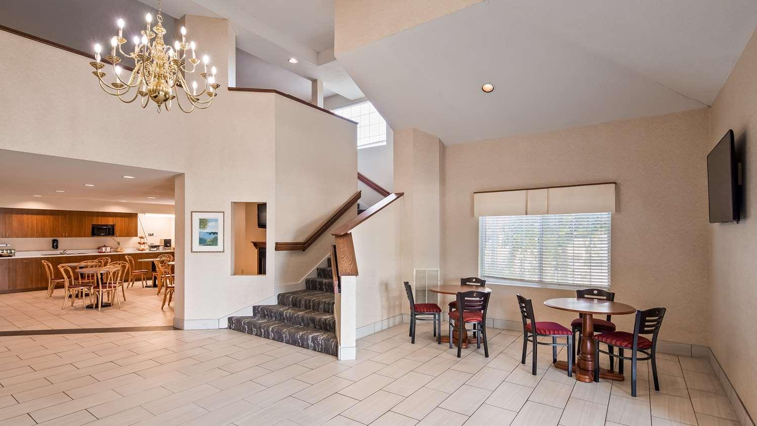 Charlevoix Inn & Suites Surestay Collection By Best Western Eksteriør bilde