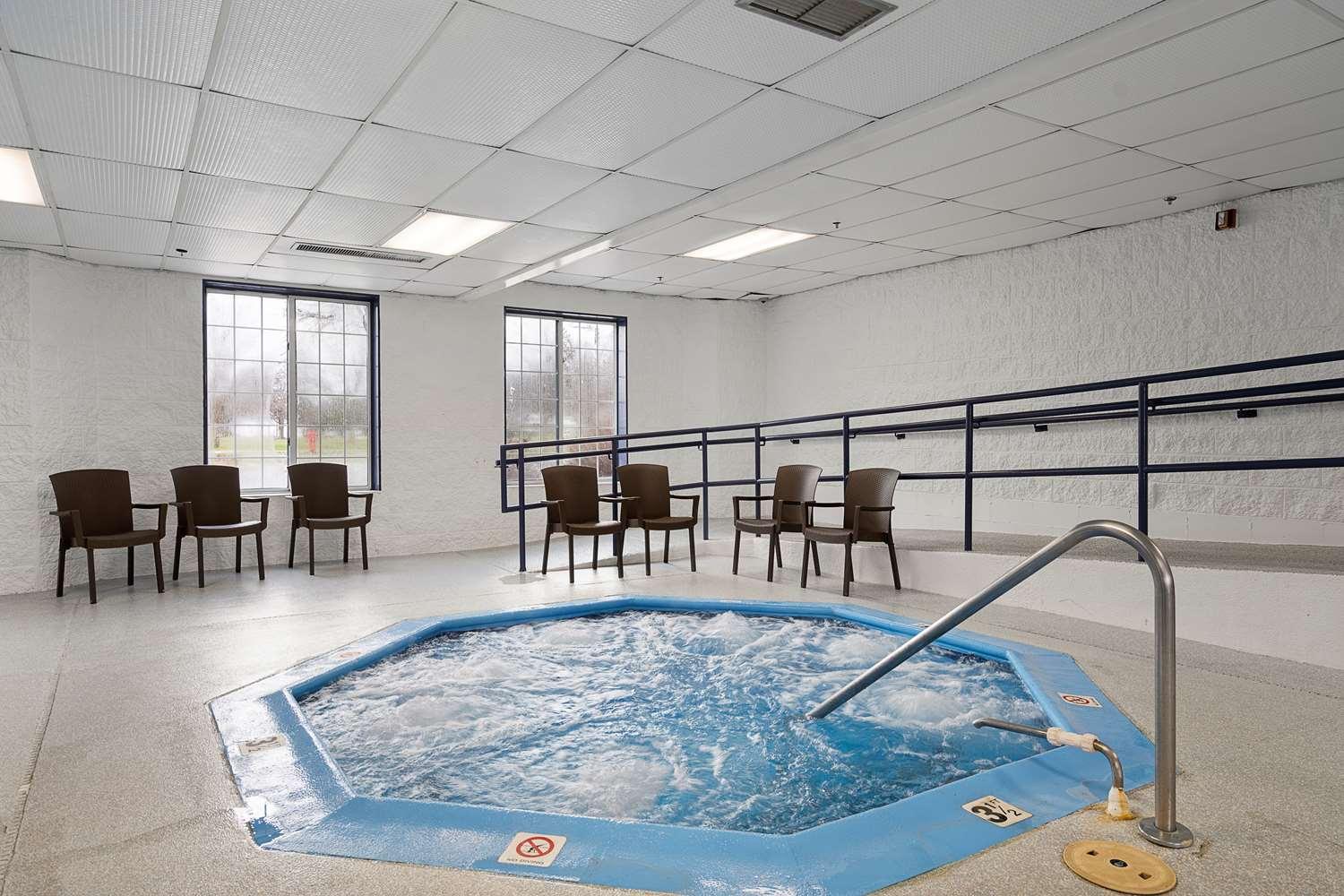 Charlevoix Inn & Suites Surestay Collection By Best Western Eksteriør bilde