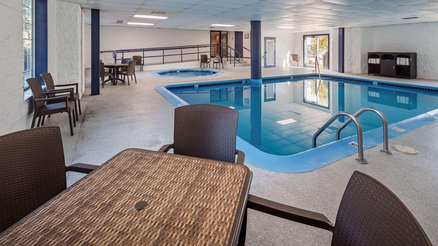 Charlevoix Inn & Suites Surestay Collection By Best Western Eksteriør bilde