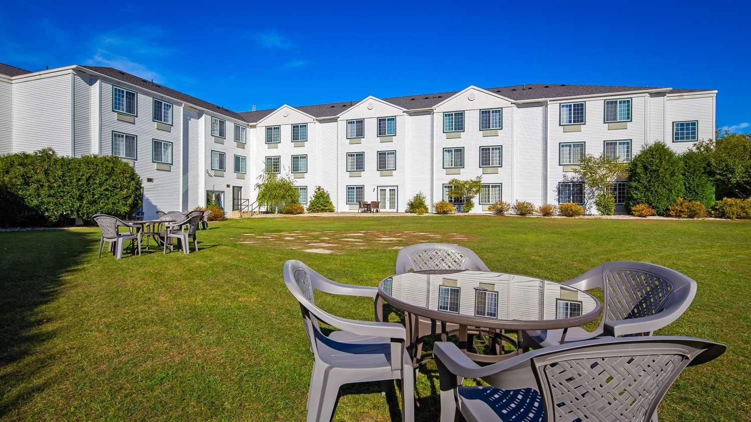 Charlevoix Inn & Suites Surestay Collection By Best Western Eksteriør bilde