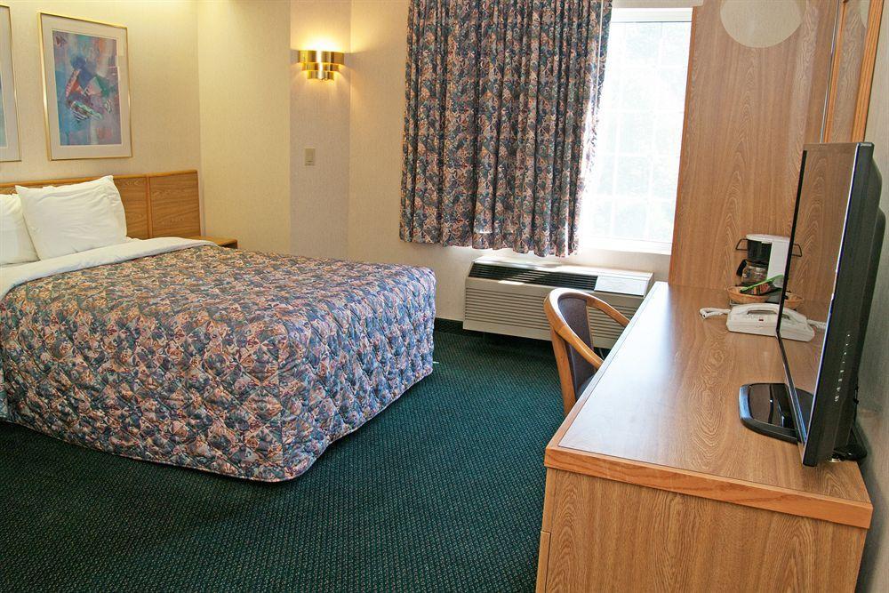 Charlevoix Inn & Suites Surestay Collection By Best Western Eksteriør bilde